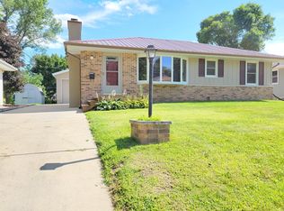 1442 Cascade St NW, Rochester, MN 55901
