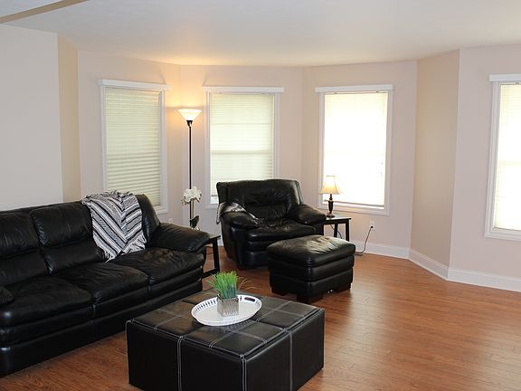4th image of 7562 Rolling Meadows Dr