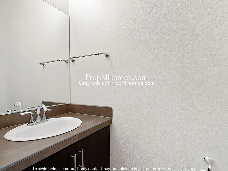 610 NE Garswood Ln — Photo 18