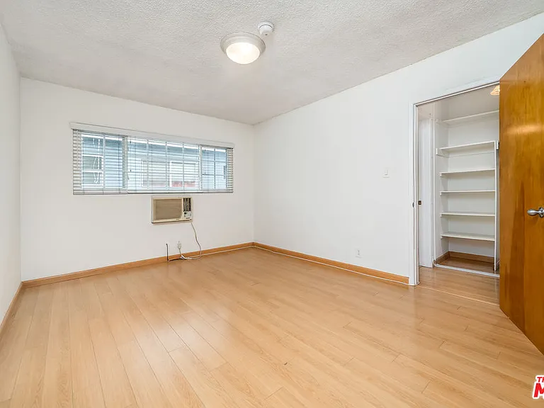 1937 S Shenandoah St #8 — Photo 9