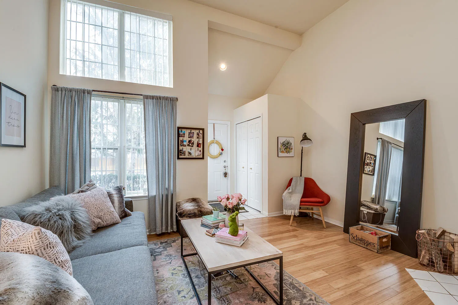2 bed, 1.5 bath, 850 sqft, $2,100 — Photo 2