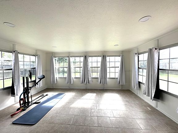 5th image of 2311 Kingsway Dr