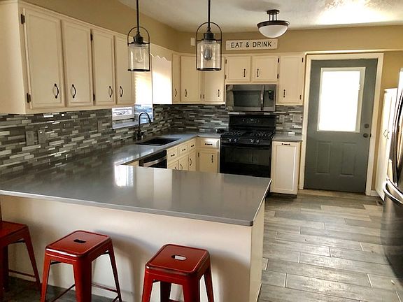 Remodeled kitchen 11'x21' 