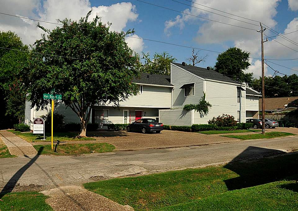 1st image of 1300 Fairview Ave #1