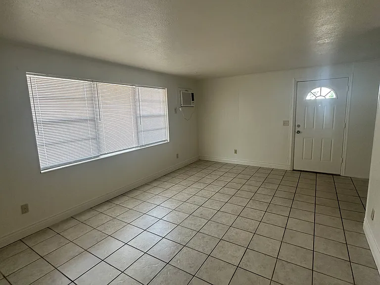 3 E Lake Howard Dr #B — Photo 2