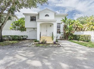 9825 NW 2nd Ct, Plantation, FL 33324