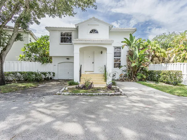 9825 NW 2nd Ct, Plantation, FL 33324