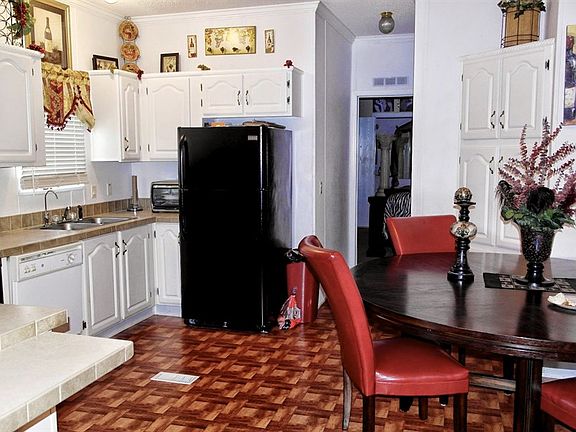 5th image of 1042 Lonesome Dove Ln