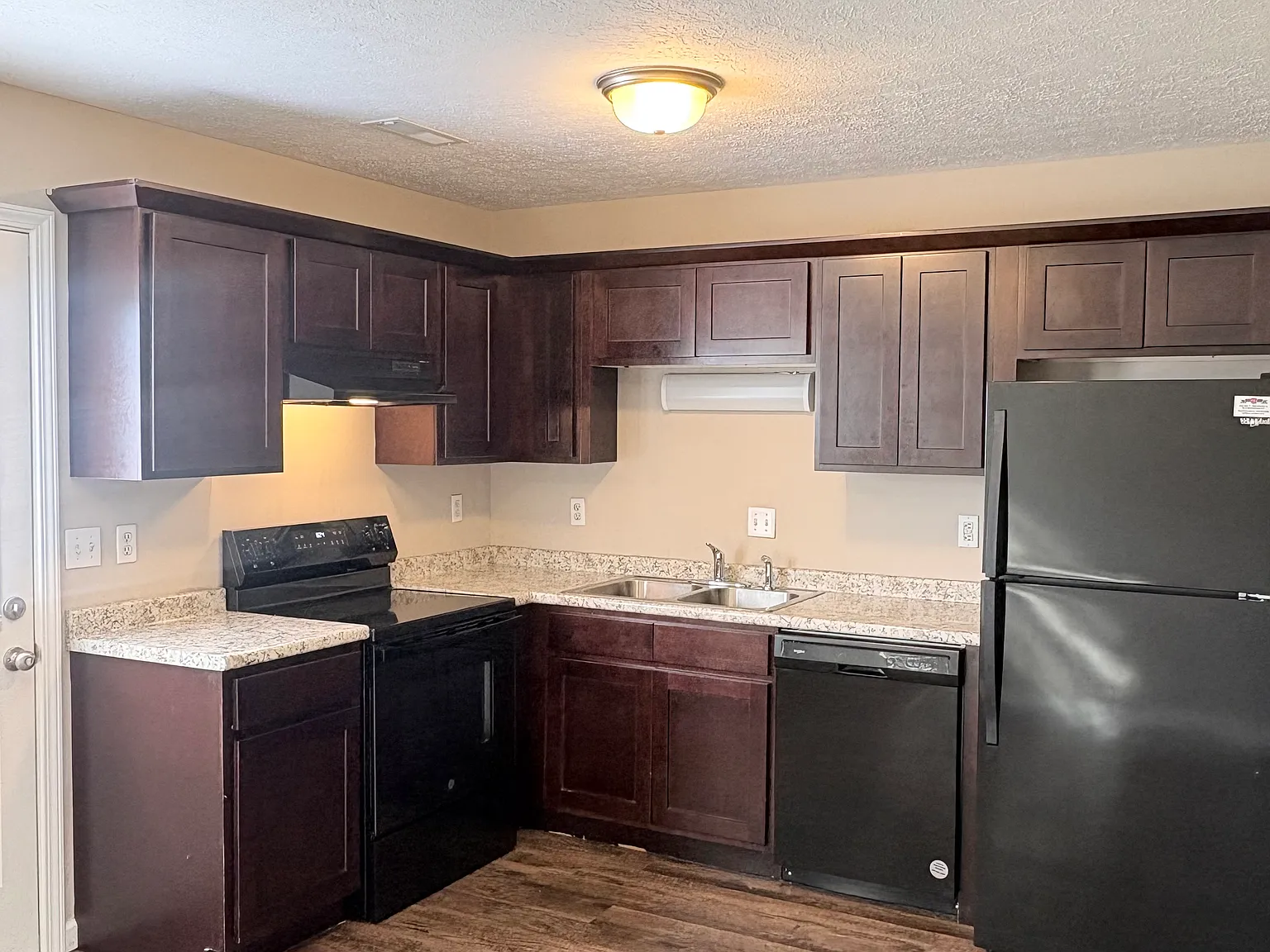 2 bed, 1.5 bath, 1000 sqft, $795 — Photo 3