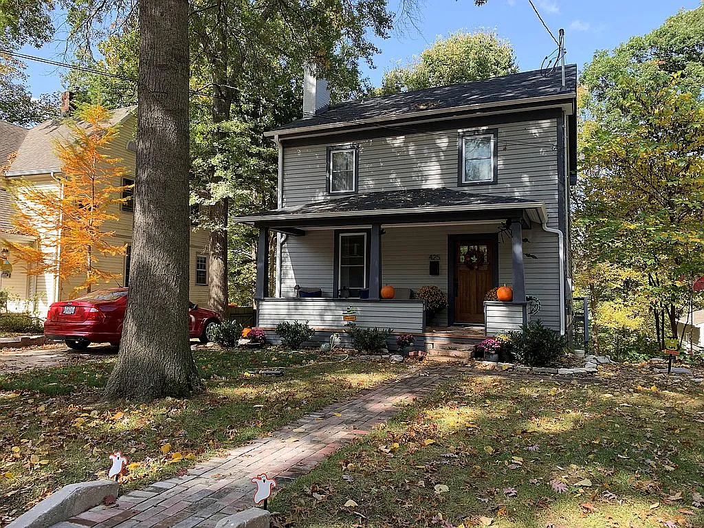 425 Oak St photo 1