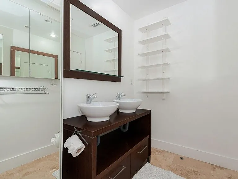 2301 Collins Ave #1629 — Photo 8