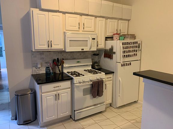 2nd image of 138 N 21st St APT 1R