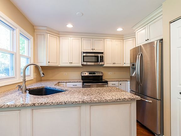 5th image of 140 Knobb Hill Ln