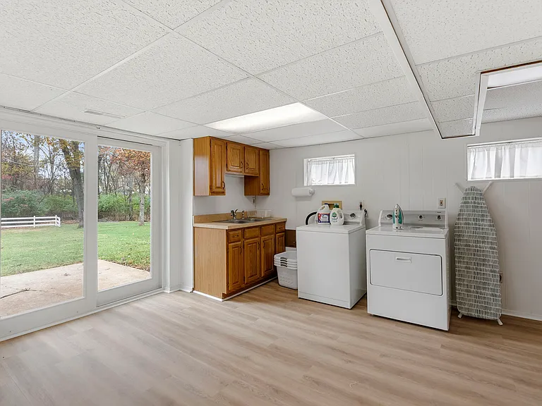 1000 Providence Rd — Photo 45