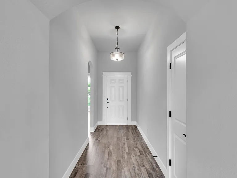 704 N Church St — Photo 2
