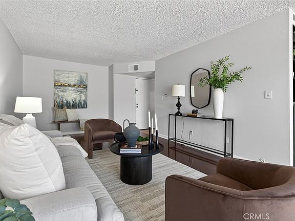 5th image of 5412 Lindley Ave Unit 322