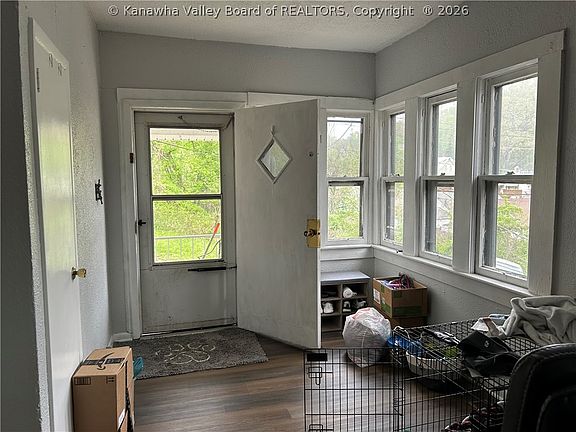 3rd image of 123 Marion St