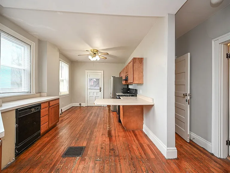 2125 W Clifton Ave #A — Photo 3