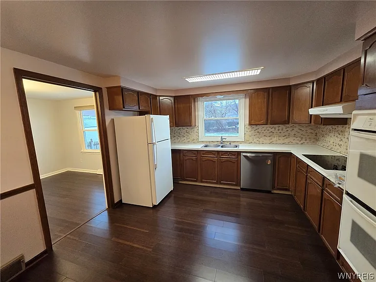 161 Foxpoint Dr W — Photo 14