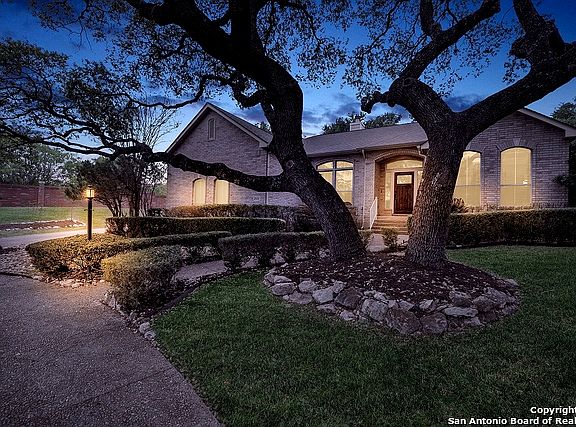 3rd image of 2531 NE HOLLOW VILLAGE DR