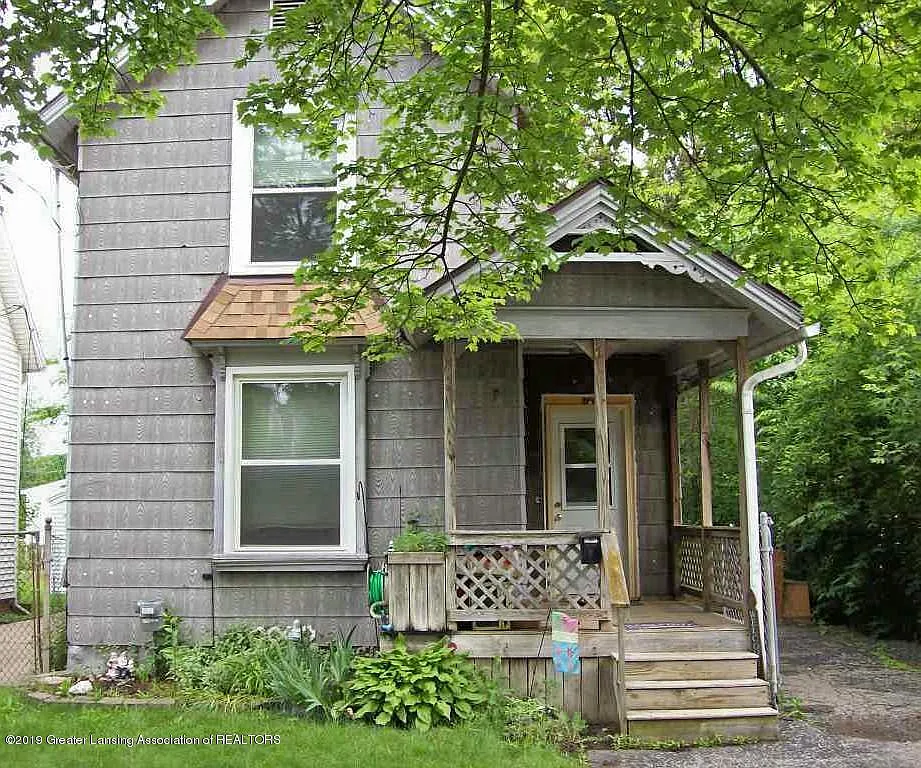 1020 W Shiawassee St photo 1