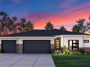 345 Kristi Ln, Hickman, NE 68372