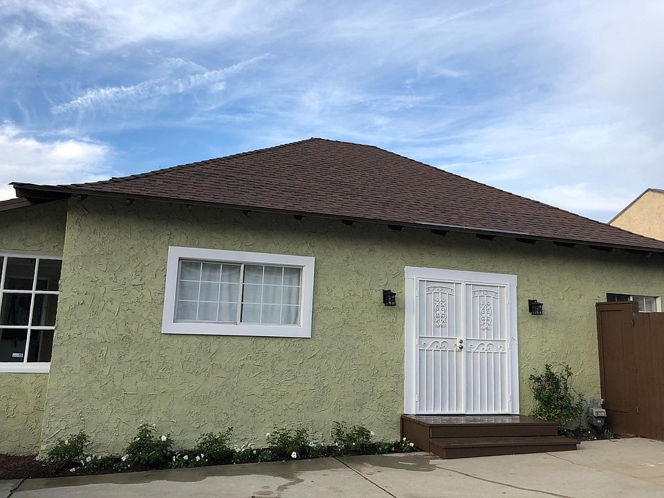 Driveway can fit up to 3 autos.