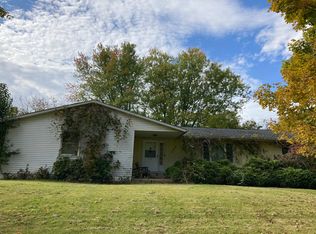 114 Valley Dr SW, Pataskala, OH 43062