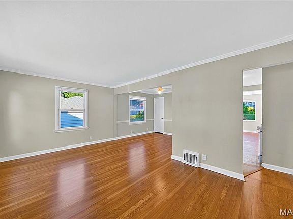 4th image of 1131 Roxton Dr