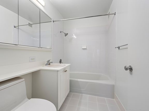 5th image of 211 E 70th St APT 10F