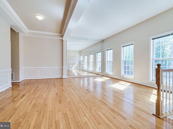 3rd image of 6852 Alicia Ct
