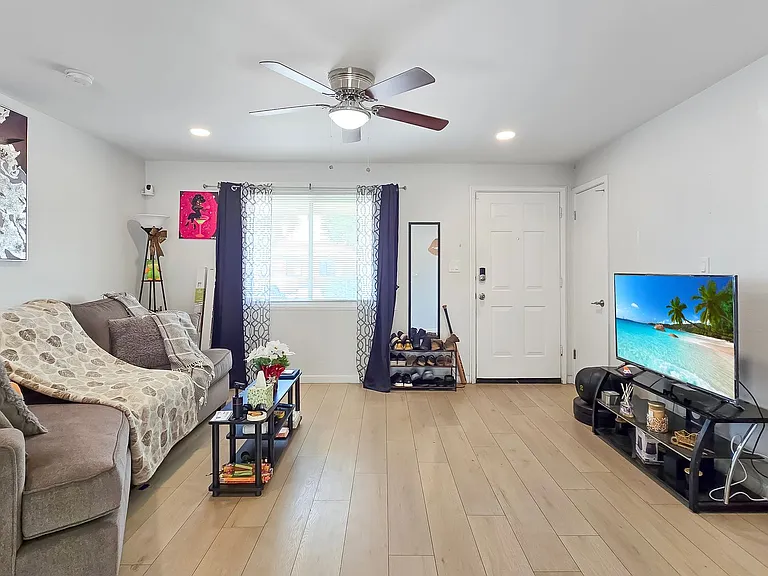 8012 W Highland Ave — Photo 7