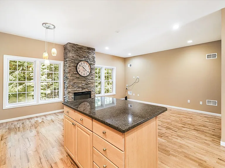 58 Alexander Ct — Photo 13