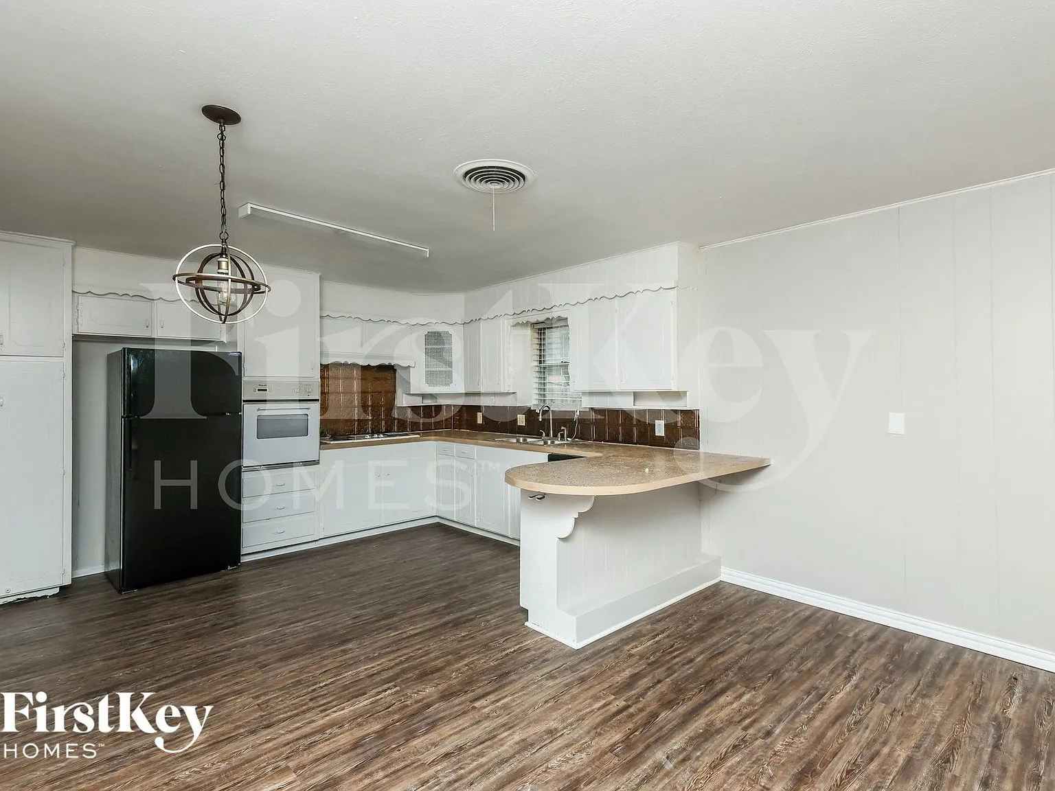3 bed, 2.0 bath, 1960 sqft, $2,205 — Photo 4
