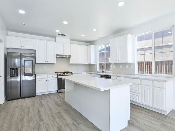 5th image of 2477 S Mountainside Dr