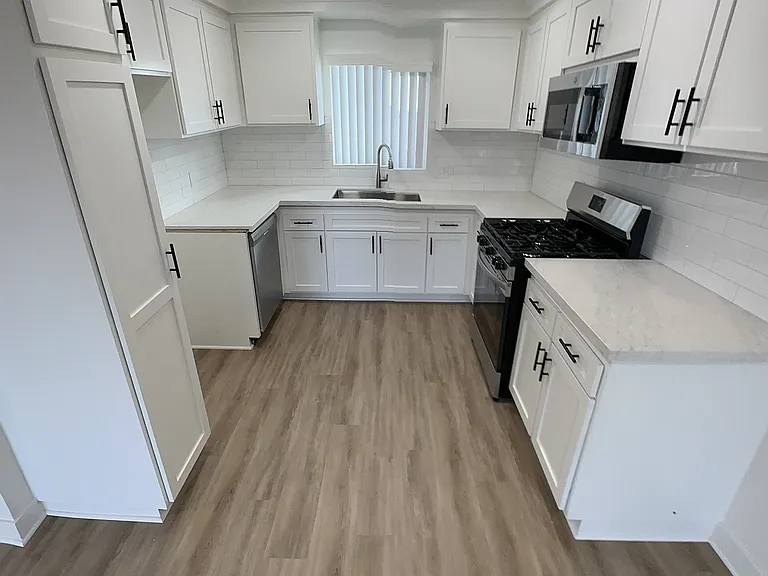 Devington Apartments — Photo 34