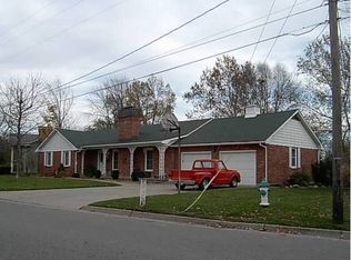 616 N Lake Dr, Marshall, MO 65340