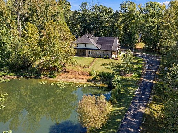 3rd image of 420 Perrytown Rd
