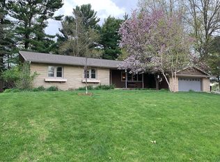 907 Pine Ridge Ct, Decorah, IA 52101