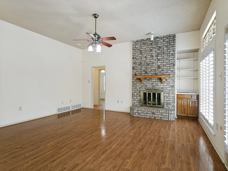1515 Laguna Vista Way — Photo 3