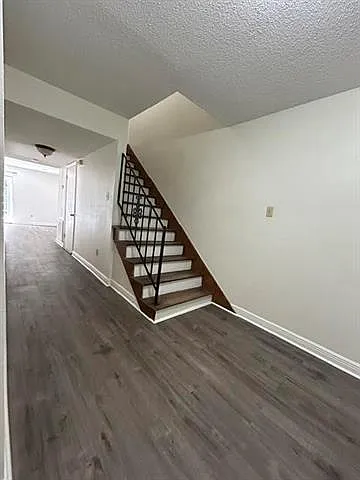 2520 Caswell Ln — Photo 3