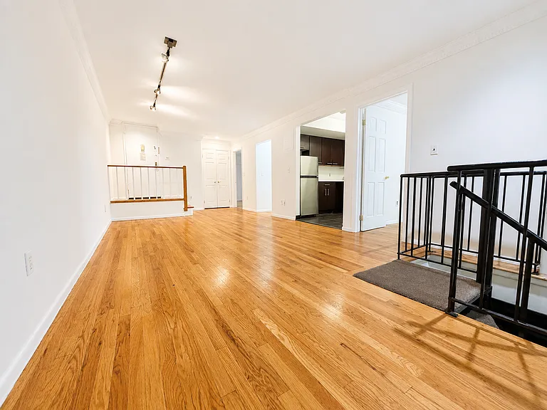 240 E 90th St #1D — Photo 5