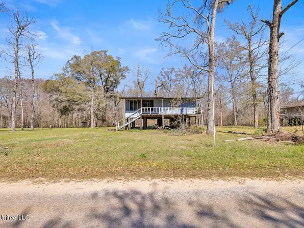 151 Plum Bluff Dr, Lucedale, MS 39452