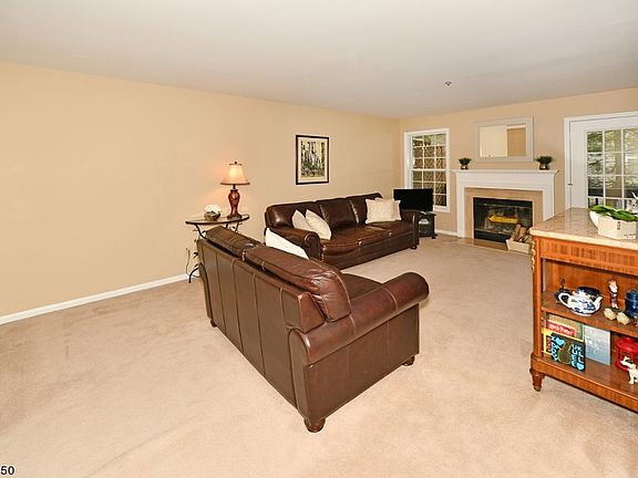 4th image of 829 Roanoke Ct