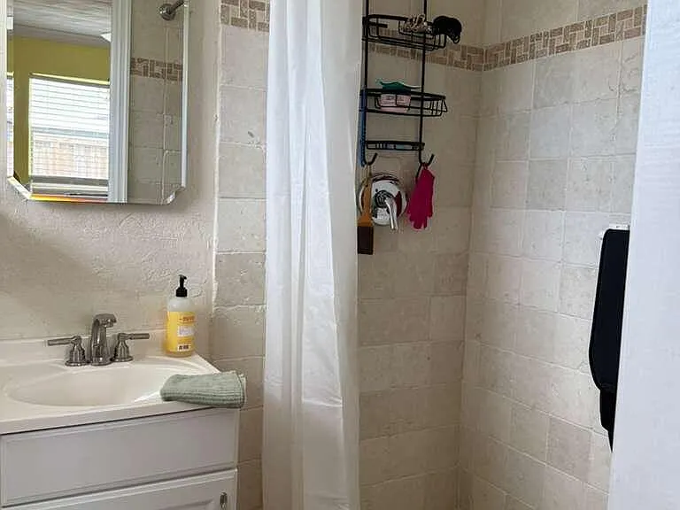 1520 NE 35th St #1520 — Photo 13