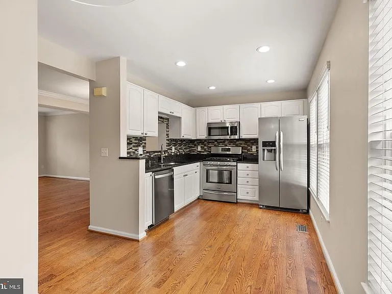 917 Rolfe Pl — Photo 29