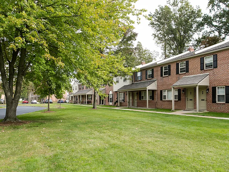 Stratford Apartments — Photo 27