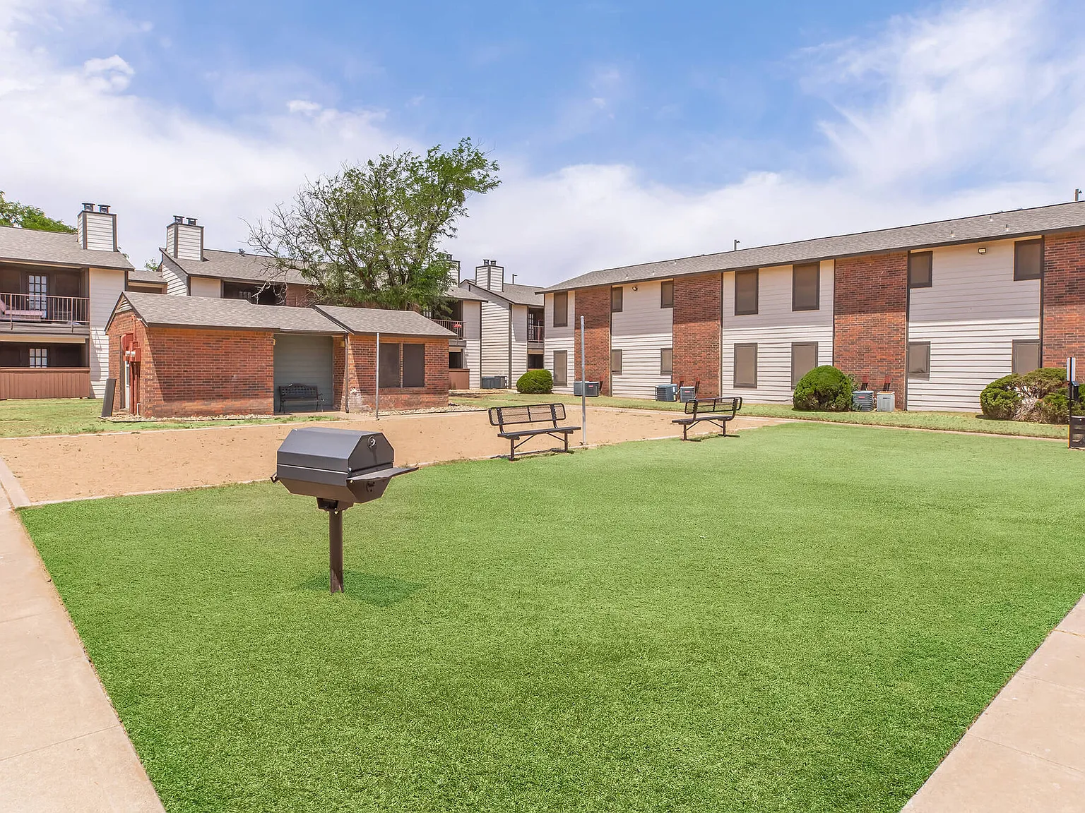 Woodcrest Apartments — Photo 4