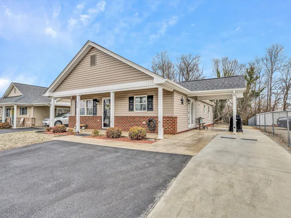 332 E Augusta Ave, Vinton, VA 24179