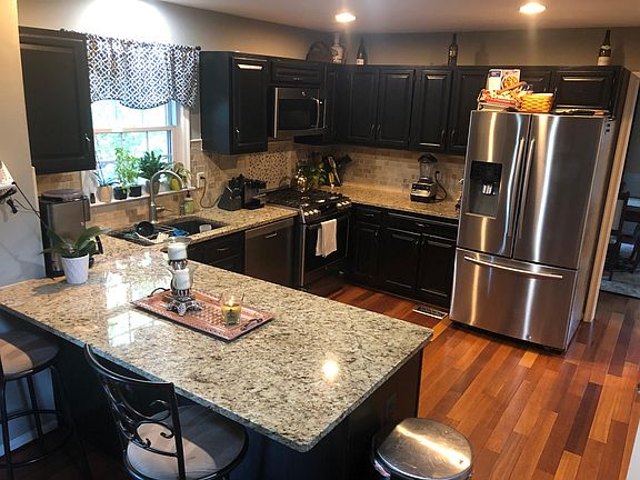3rd image of 120 Connemara Dr